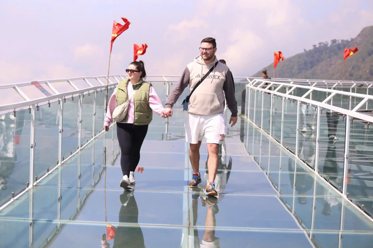 Sapa Glass Bridge & Silver Waterfall Tour | Best Vietnam Tours