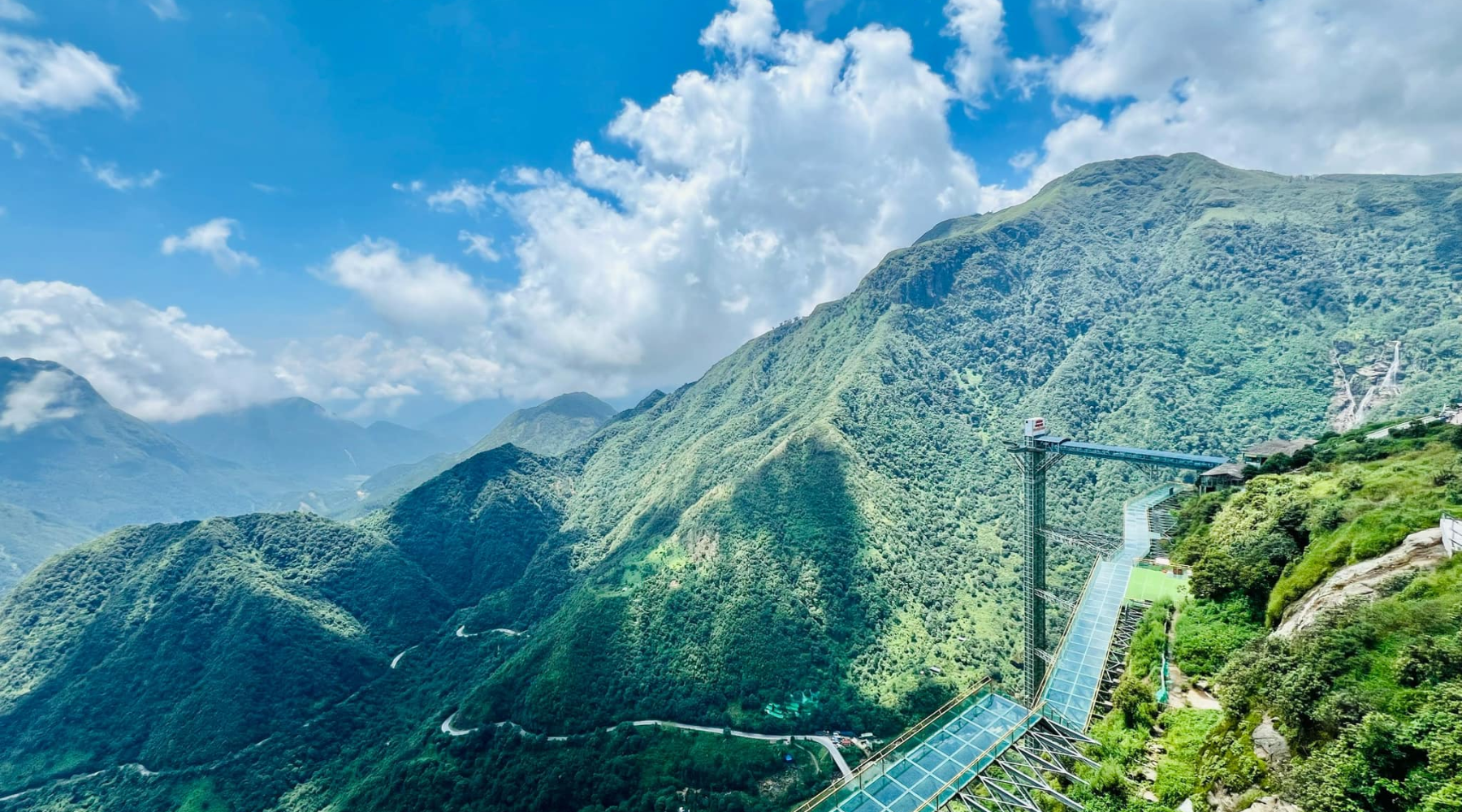 Sapa Glass Bridge – Walking Among the Clouds of the Northwest Mountains