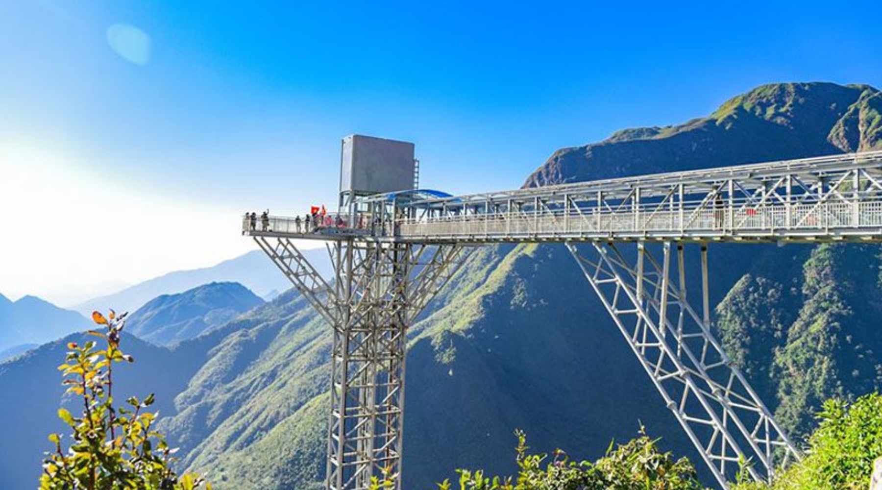 Sapa Glass Bridge – Walking Among The Clouds Of The Northwest Mountains