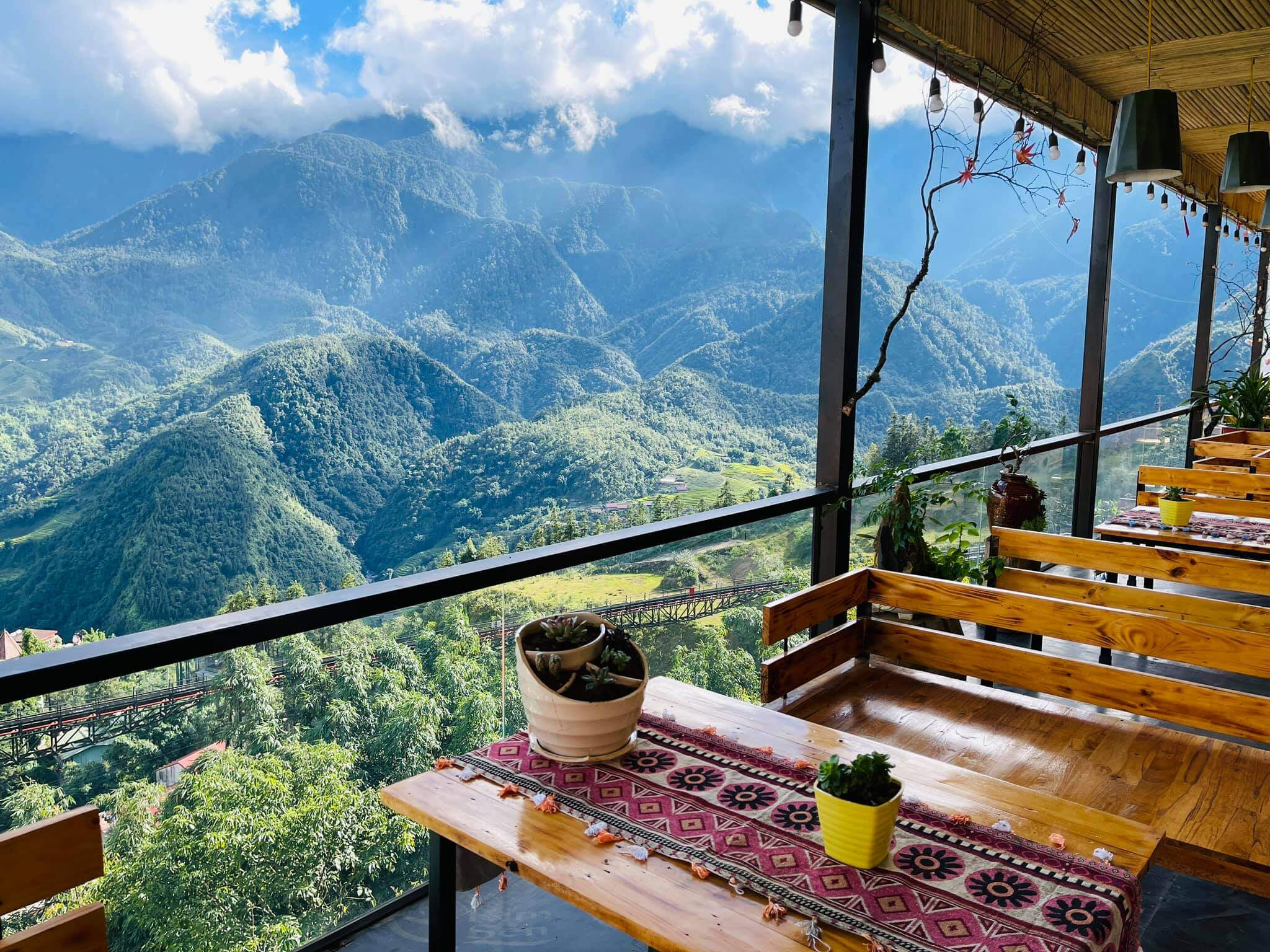 Cozy mountain-view café in Sapa