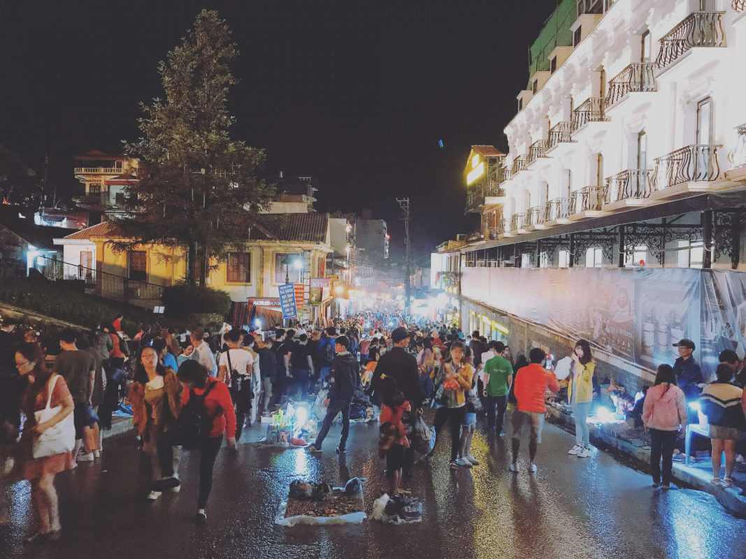 Crowds exploring Sapa night market stalls