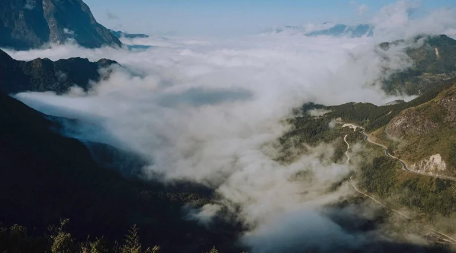 Cloud hunting at O Quy Ho Pass