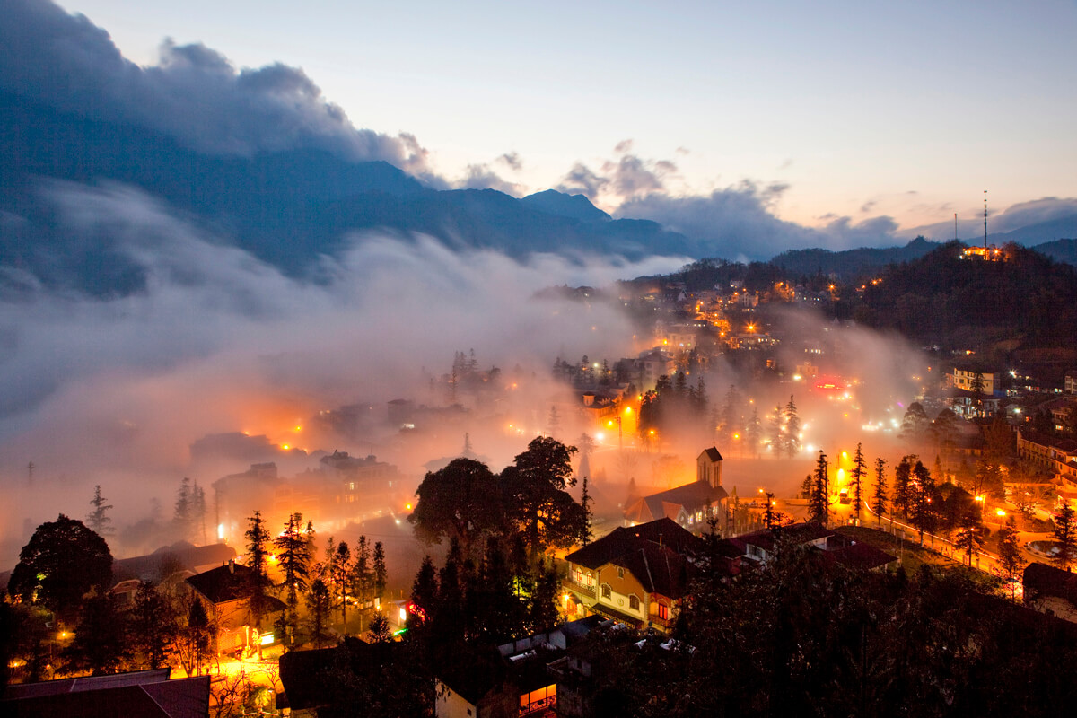 Weekend cultural show in central Sapa