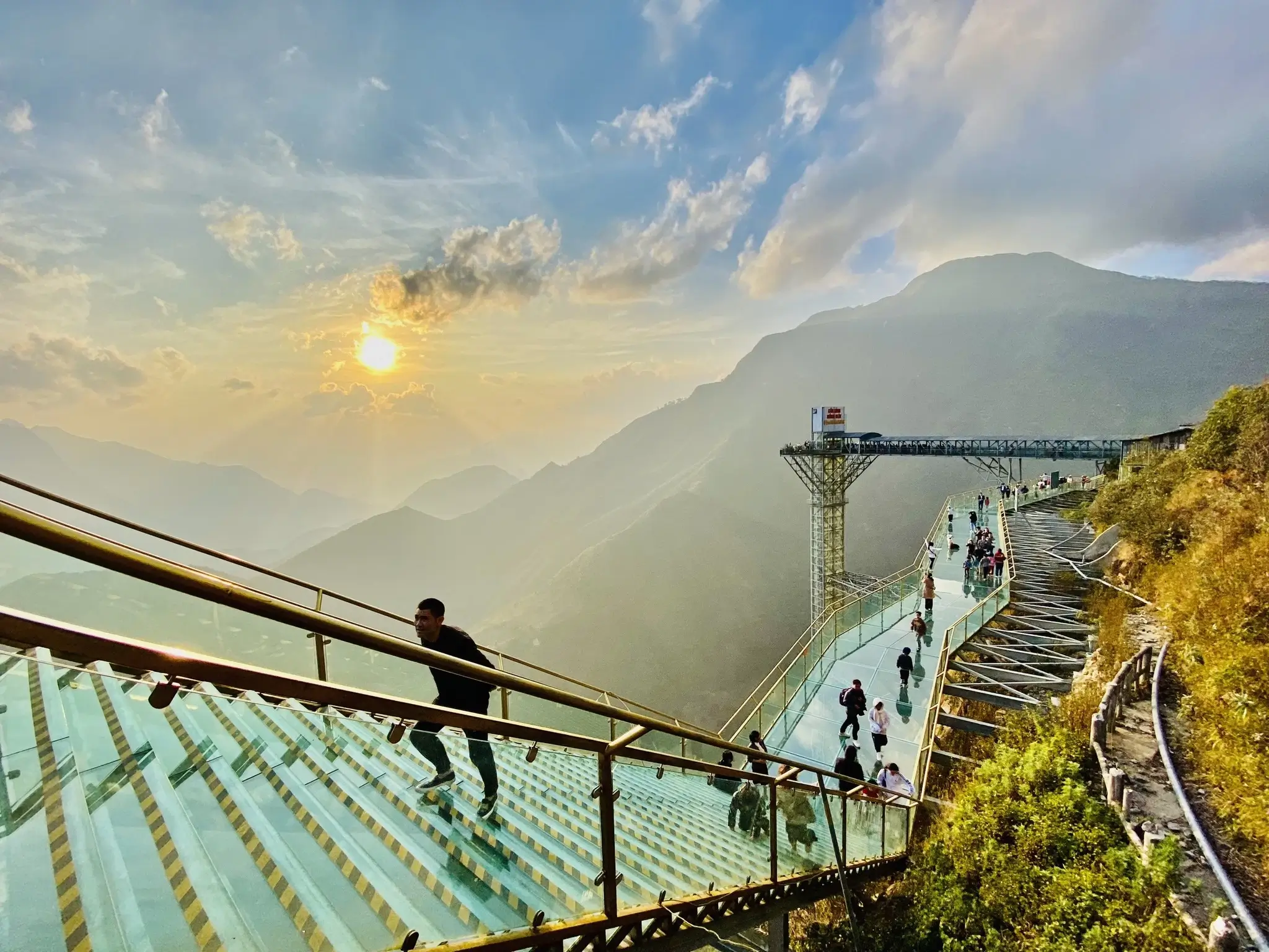 Entrance gate to the Dragon Cloud Glass Bridge tourist area