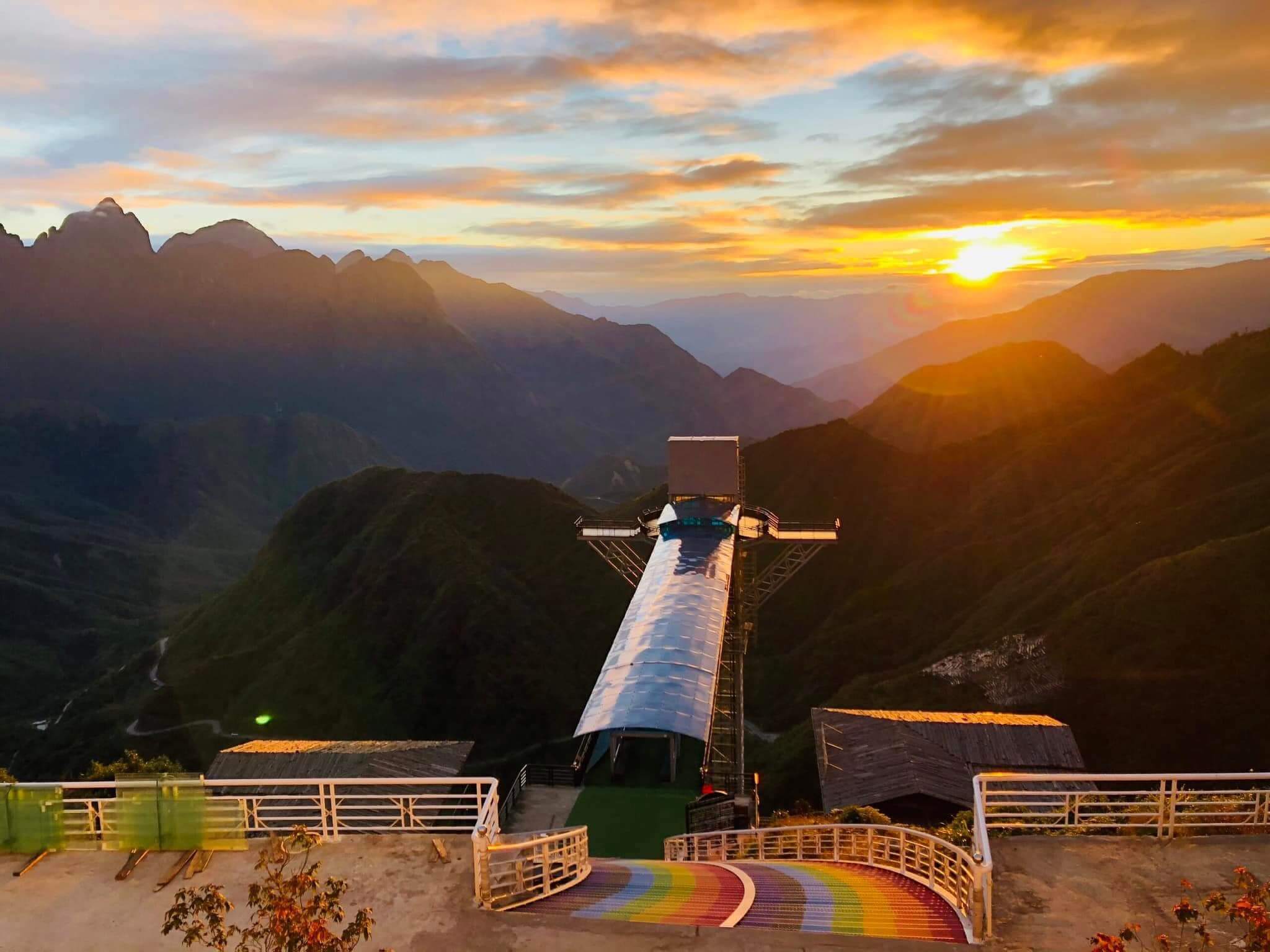 Visitors taking photos on a mountain glass bridge in cool weather